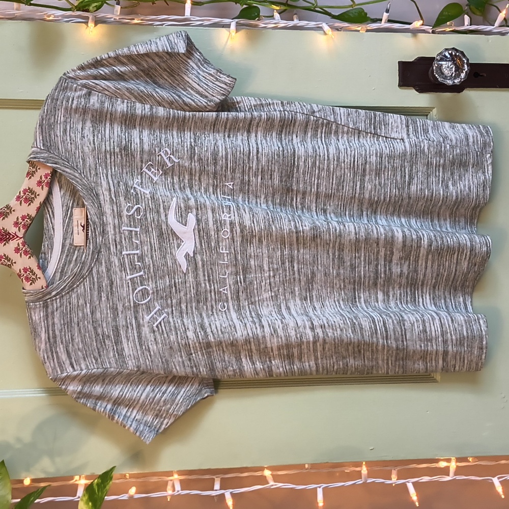 Women's Hollister California Heather Cream Black Logo Tee M